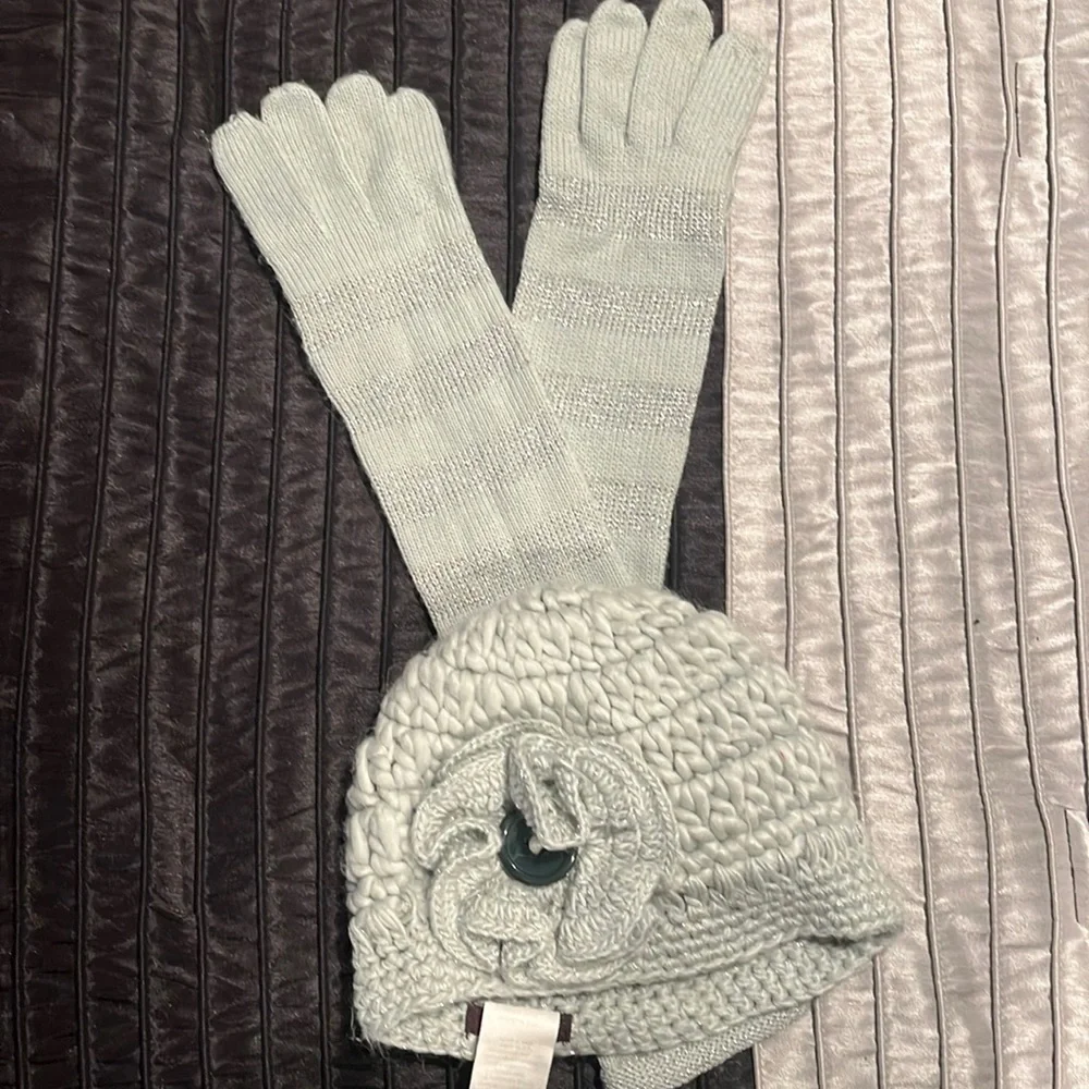 mark. hat and gloves - Picture 1 of 4